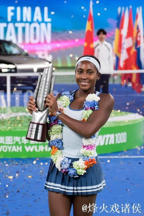 武汉网球公开赛收获竞燃之夜“年度瞩目赛事”奖 武汉网球公开赛收获竞燃之夜“年度瞩目赛事”奖