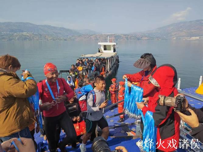 特写：新年“第一渡”